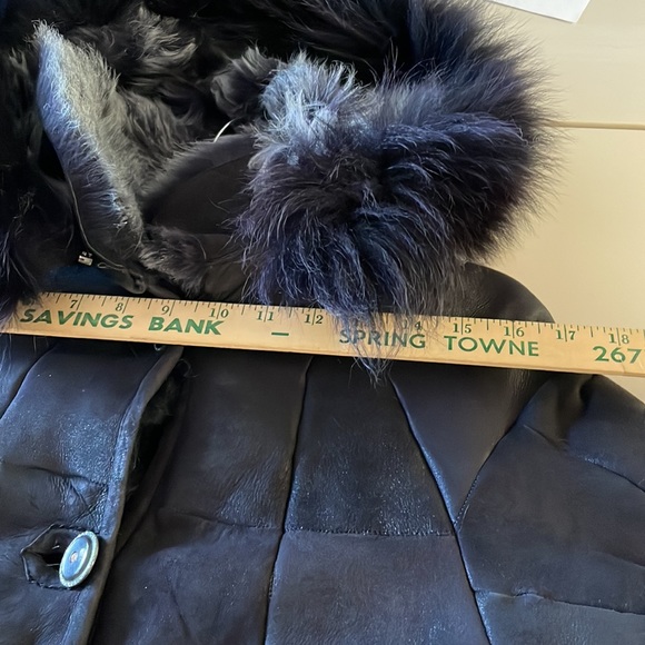 Natural fur coat for girl 5-7 years old very light weight - Picture 9 of 11